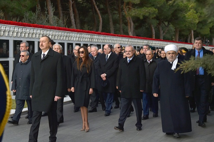 Prezident Şəhidlər Xiyabanını ziyarət etdi - FOTOLAR